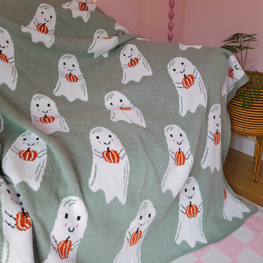 Cosy knitted ghost throw